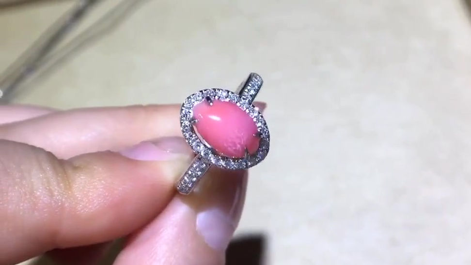 1.79ct Conch Pearl Luxury Ring 18k Gold w/ Diamond